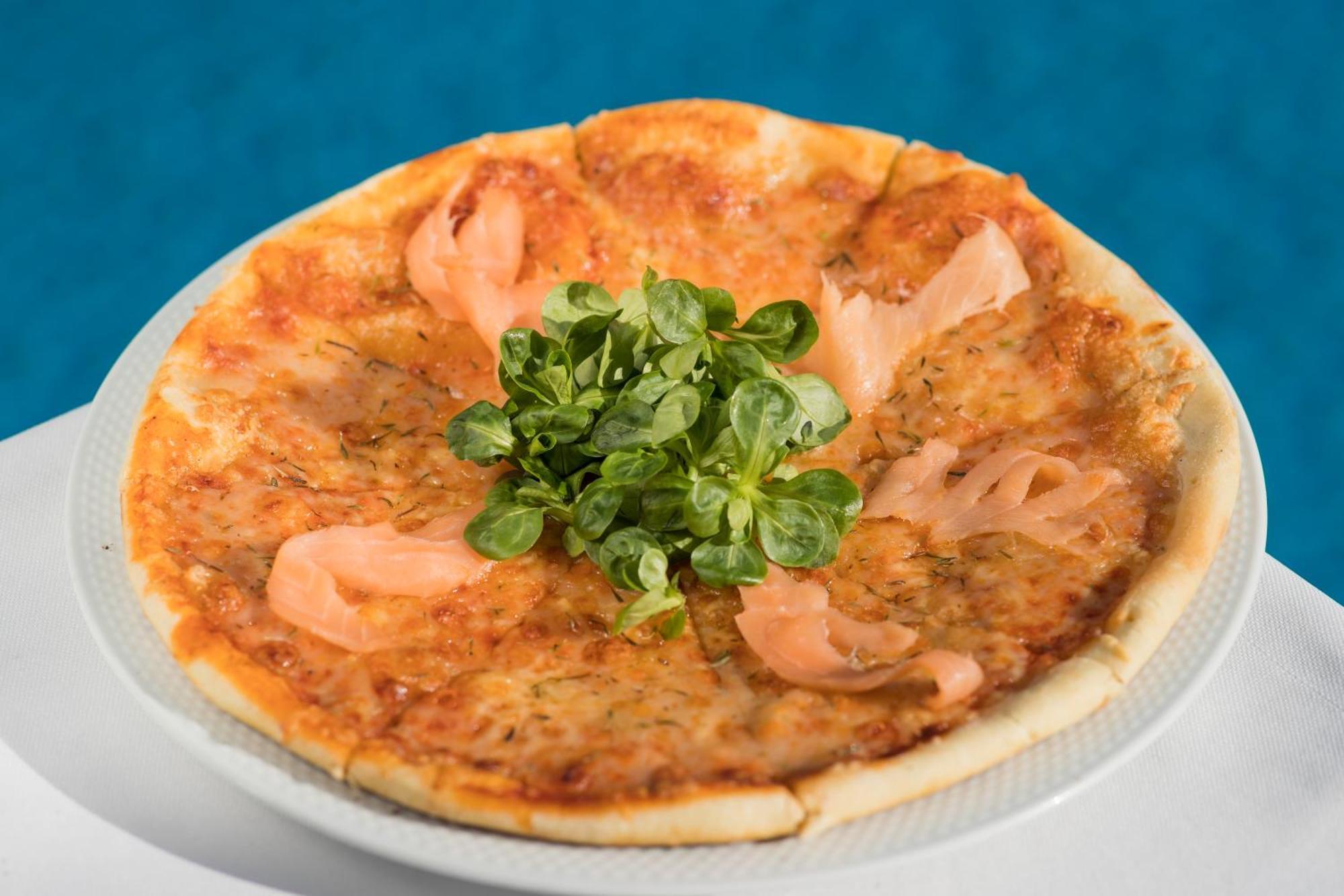 Grand Mogador Agdal & Spa Marrakesh Ngoại thất bức ảnh A salmon pizza